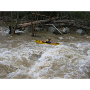 Jim Pruitt missing next hole of the big South Fork rapid (Photo by Lou Campagna - 4/26/04)