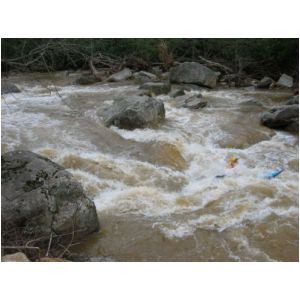 Scott Zetterstrom in main hole of the big South Fork rapid (Photo by Lou Campagna - 4/26/04)