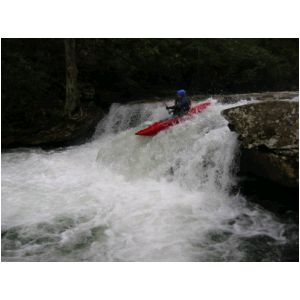 Mike Wellman running Sugar Creek ledge (Photo by Scott Gravatt - 4/27/04)