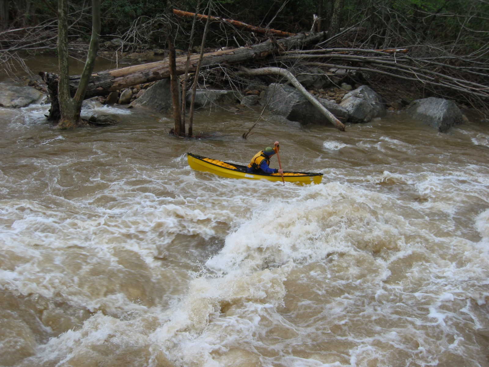 Jim Pruitt missing next hole of the big South Fork rapid (Photo by Lou Campagna - 4/26/04)