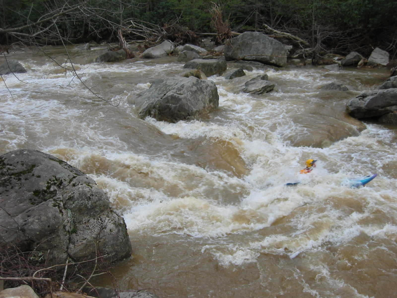 Scott Zetterstrom in main hole of the big South Fork rapid (Photo by Lou Campagna - 4/26/04)