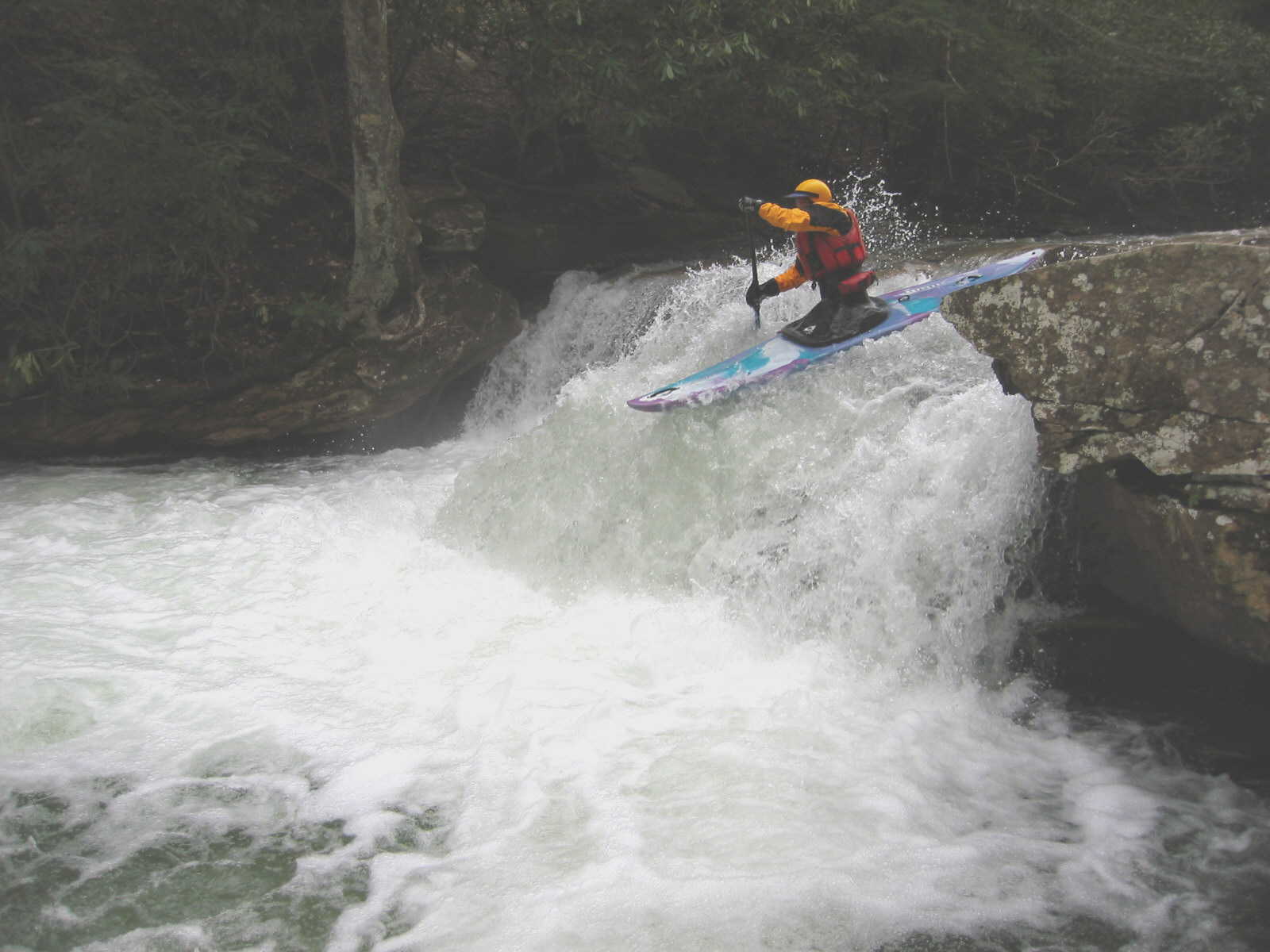 Scott Zetterstrom running Sugar Creek ledge (Photo by Scott Gravatt - 4/27/04)