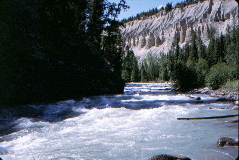 Beautiful scenery on the Horsethief.  Notice the Hoodoos. (Photo by Bob Maxey - 7/9/99)