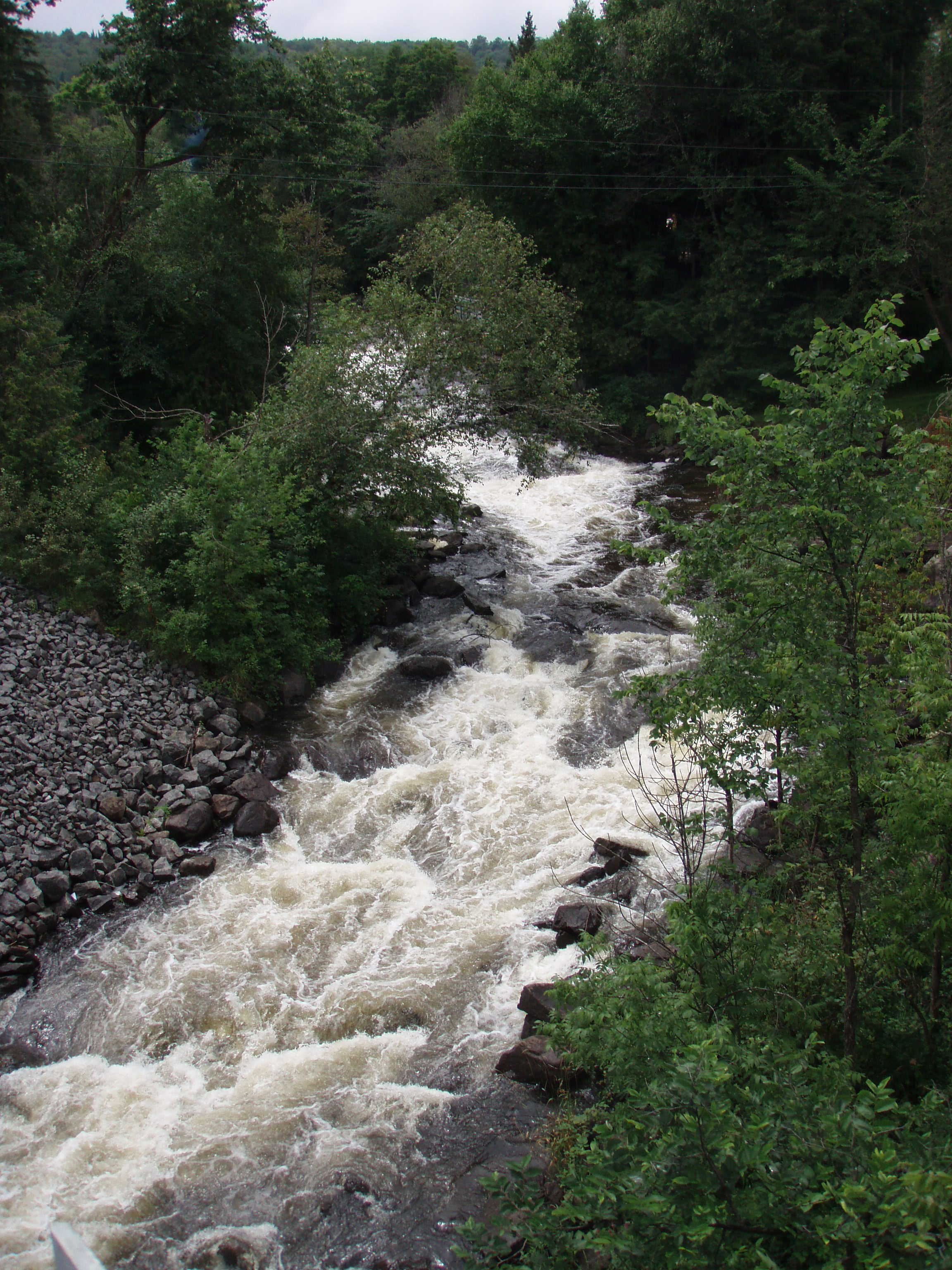 Looking from Rt. 117 bridge at class 4-5 rapid. (Photo by Keith Merkel - 8/11/08)