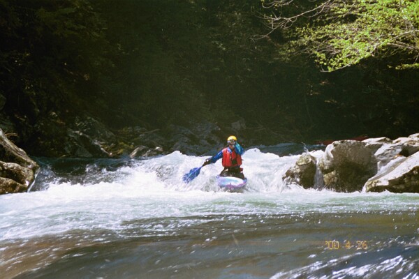 Scott Zetterstrom in the Sinks section (Photo by Keith Merkel - 4/26/00) 