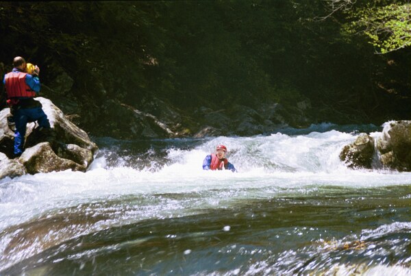 Scott Gravatt in the Sinks section (Photo by Keith Merkel - 4/26/00) 