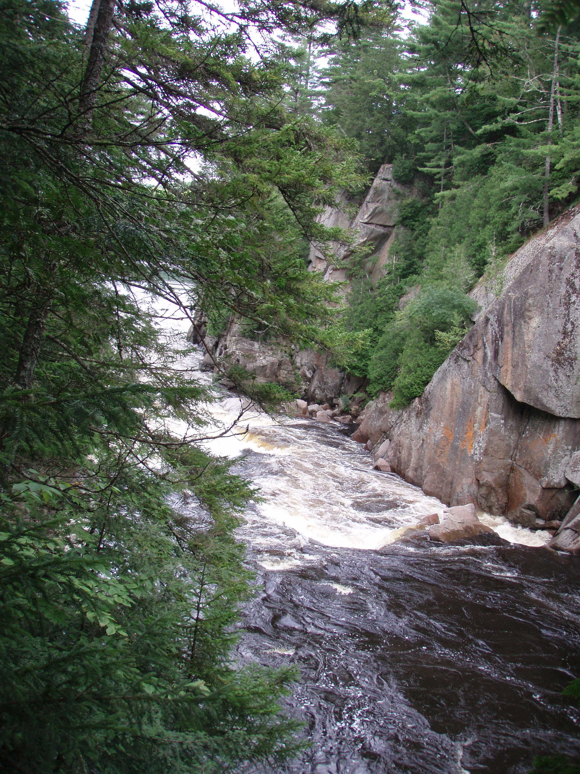 Looking downstream at the start of the canyon's class 4 from hiking trail.  We ran down the left. (Photo by Keith Merkel - 8/12/08)