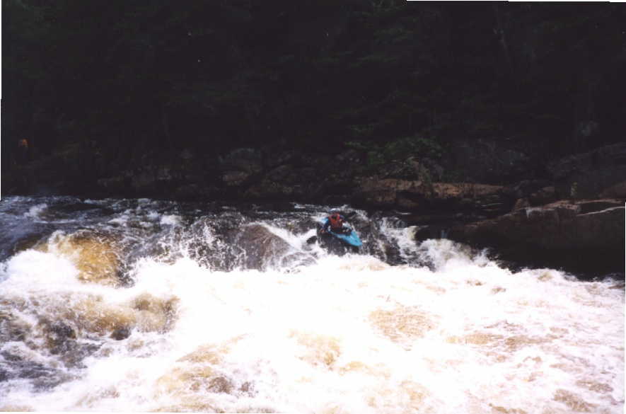 Marilyn Jones in le Chapeau melon rapid (Photo by Keith Merkel - 7/26/01)