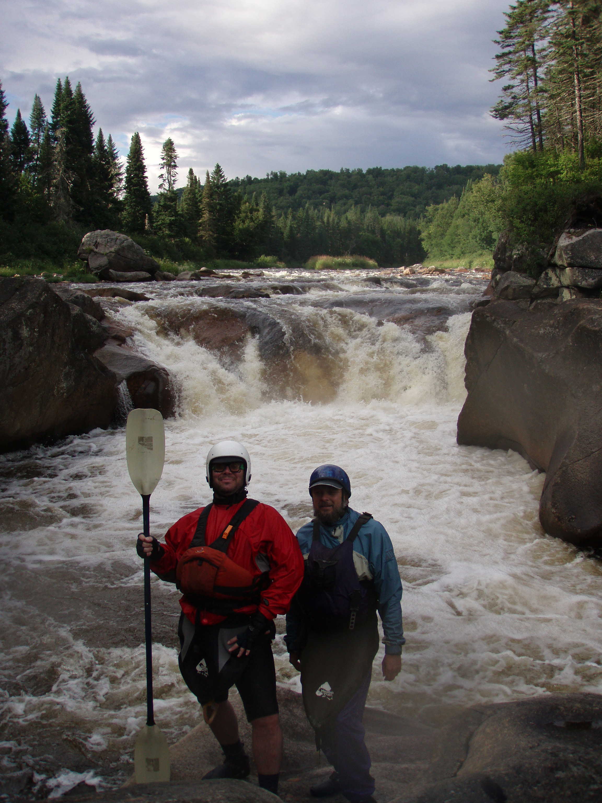 A proud Cahil & Lee with the Chute a la Marmite in the background.  Where did Mike go? (Photo by Keith Merkel - 8/14/08)